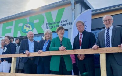 Reitsportzentrum Fehmarn glänzt mit Eröffnung und Sport Debüt – Innenministerin mit großem Lob