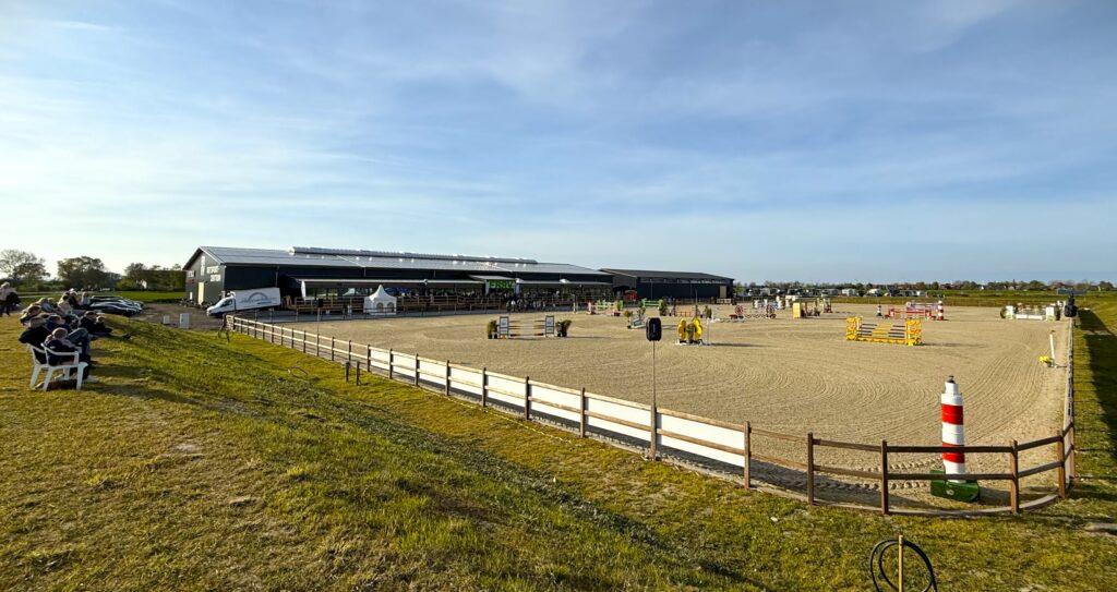 Größter Ebbe-Flut-Außenreitplatz Deutschlands - Infrastruktur Reitsportzentrum Fehmarn Größter Ebbe-Flut-Außenreitplatz Deutschlands - Infrastruktur Reitsportzentrum Fehmarn