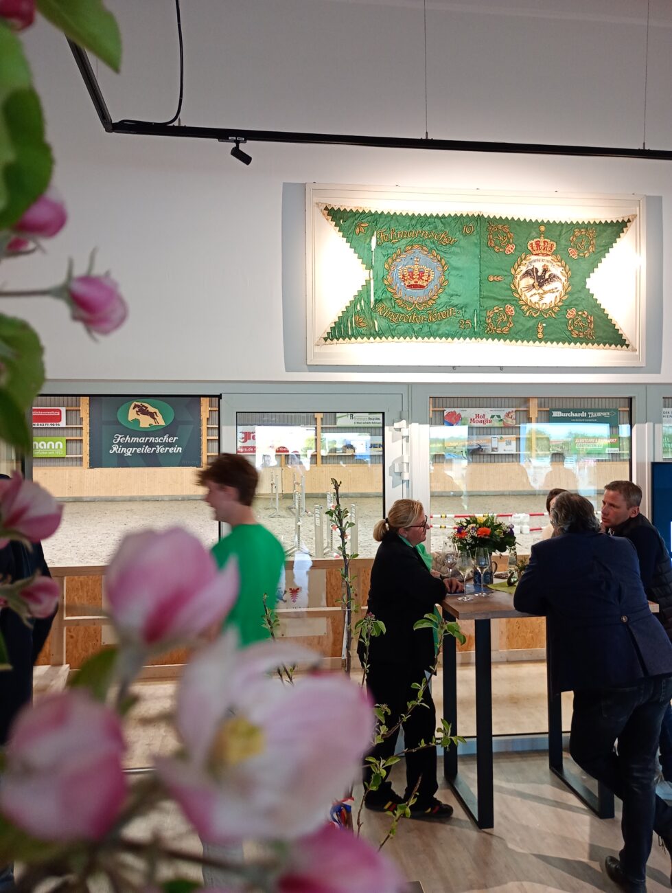 Reitsportzentrum - Blick vom Casino in die große Reithalle Südseite Reitsportzentrum Fehmarn