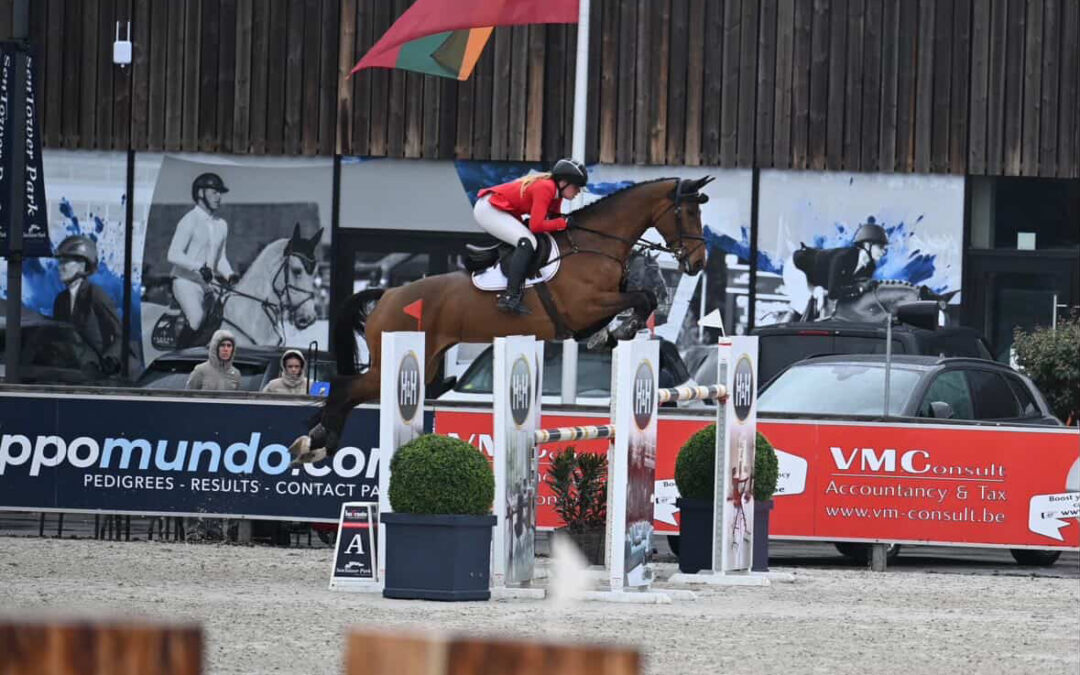 Mit „Big Lady ZE“ war die 19jährige im Team Germany aufgestellt und durfte im „roten Rock“ für Deutschland an den Start gehen und kam mit 12 bzw 4 Fehlerpunkten aus den beiden Kursen ins Ziel.